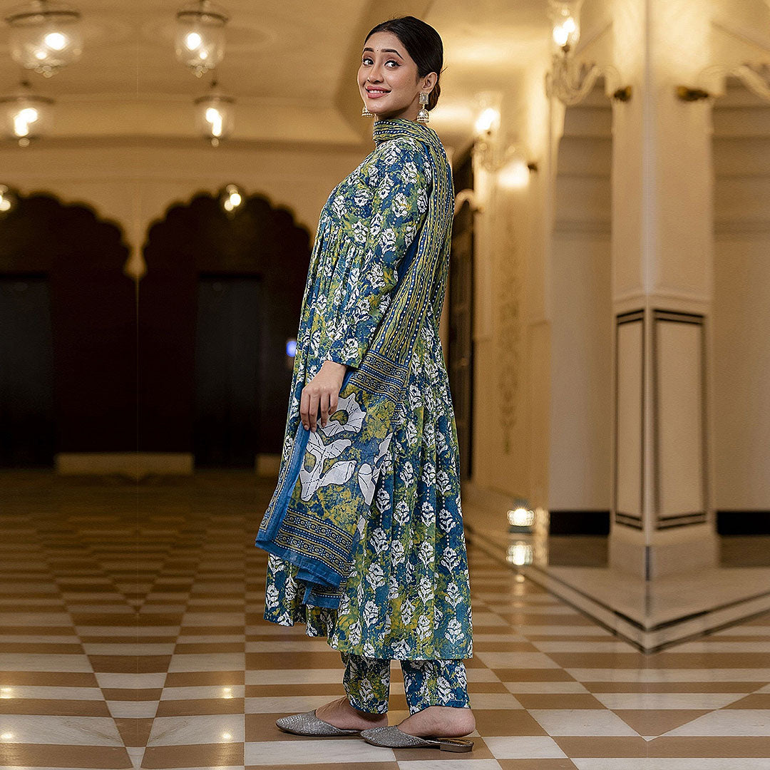 Green Floral Printed V-Neck Regular Viscose Rayon Kurta with Trousers & Dupatta