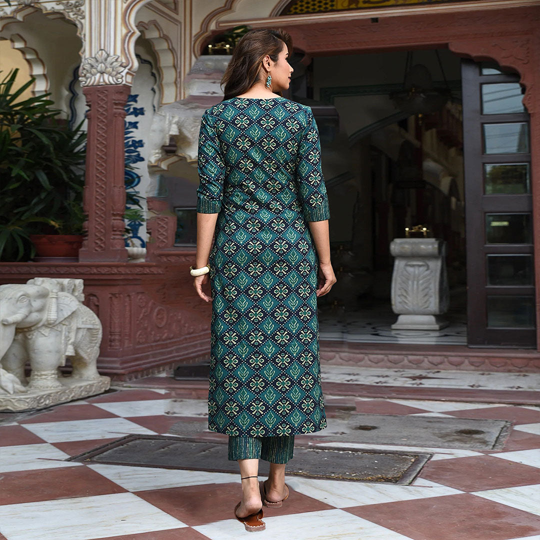 Geometric Printed Regular Round Neck Viscose Rayon Kurta with Trousers With Dupatta