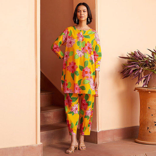 Floral Printed Round Neck Three-Quarter Sleeves Regular Silk Blend Kurti &Trousers