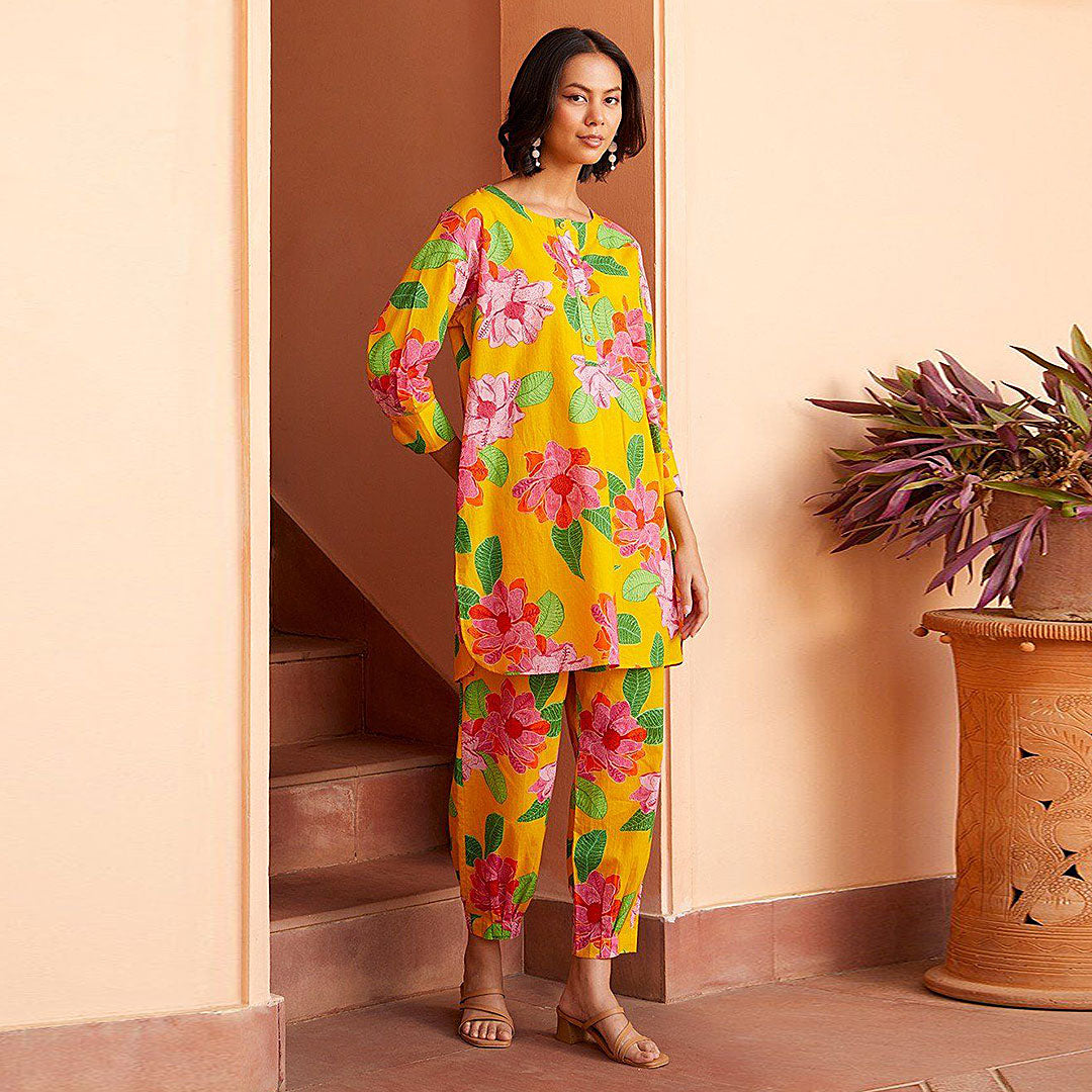 Floral Printed Round Neck Three-Quarter Sleeves Regular Silk Blend Kurti &Trousers